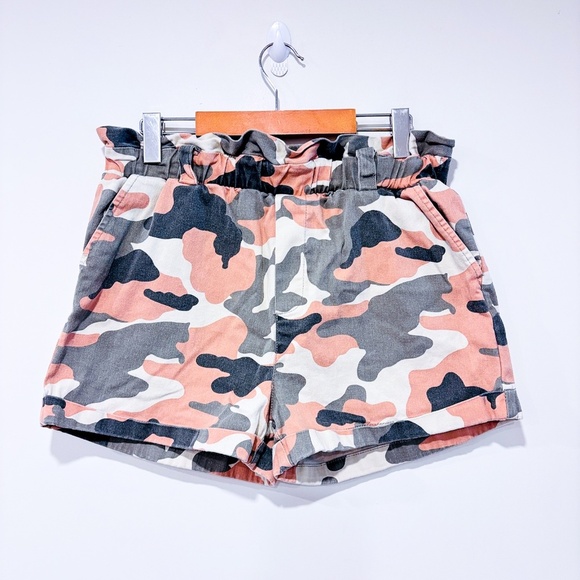 STREETWEAR SOCIETY Pink and green camouflage shorts - Picture 1 of 7